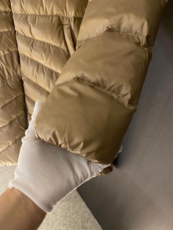 ハイクオリティダウンジャケット角部分ディテール